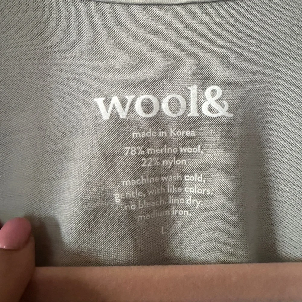 Wool& Women’s Long-Sleeve Polo Top in Light Gray - Picture 3 of 3